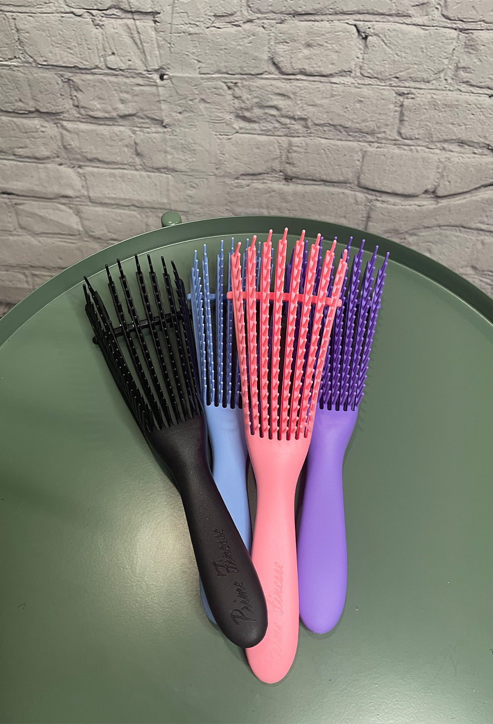 Detangling brush